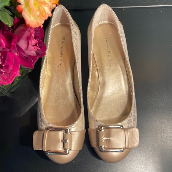 Bandolino Women's Beige Flats with Buckle Size 9M - Picture 1 of 7
